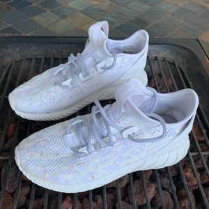 Kids/women’s sneakers